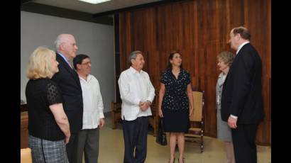 Raúl Castro recibió a senadores norteamericanos