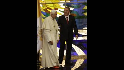 Papa Benedicto XVI y Raúl Castro