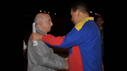 Machado Ventura y Hugo Chávez 