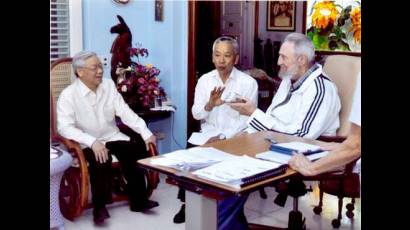 Encuentro entre Fidel Castro y Nguyen Phu Tron