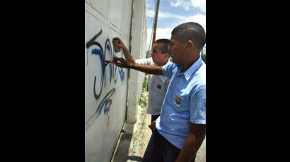 Niños grafiteros de los cerros