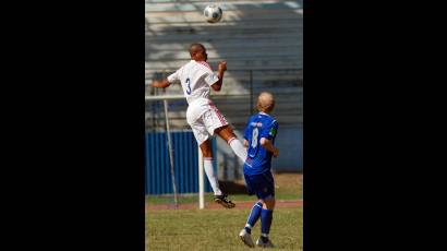 El futbolista cubano Yenier Márquez promete