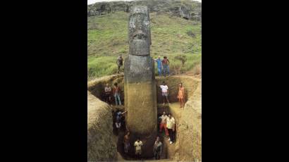 Estatuas de la Isla de Pascua tiene cuerpo y manos
