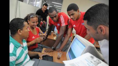 Atletas dialogan con los lectores