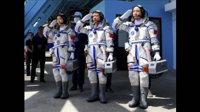 Tripulación de la Shenzhou-IX