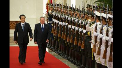 Raúl Castro se encuentra con Hu Jintao