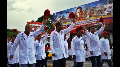 Médicos cubanos