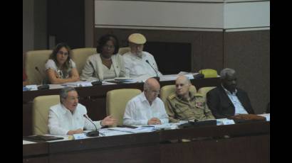 Asiste Raúl a periodo de sesiones de la Asamblea Nacional 