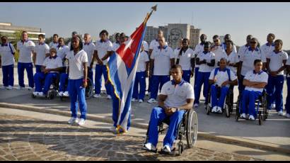 Abanderan delegación cubana