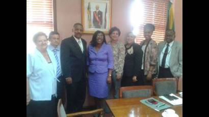 Encuentro con altos funcionarios del Ministerio jamaicano
