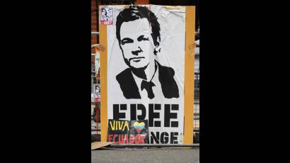 Carteles de apoyo a Julian Assange