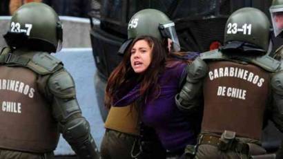 Policía de Chile reprime a estudiantes 