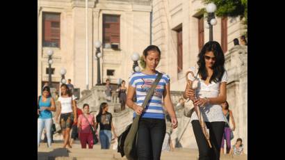 Estudiantes universitarios cubanos