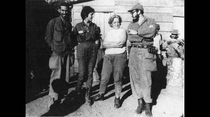 Lidia Doce junto a Fidel, Celia y Almeida