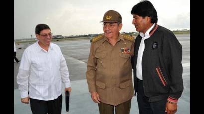 Recibe Raúl a Evo Morales
