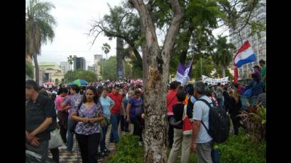 Docentes paraguayos en huelga