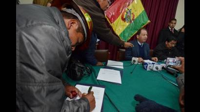 Mineros bolivianos firma acuerdo