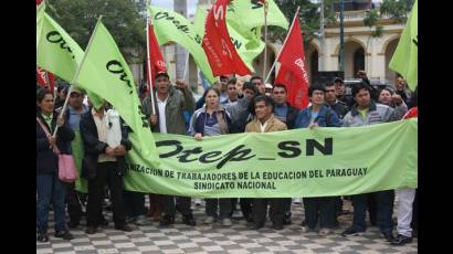 Paraguayos en las calles exigiendo sus derechos