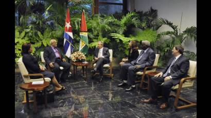 Recibe Raúl al Presidente de Guyana