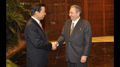 Recibe Raúl a Li Yuanchao