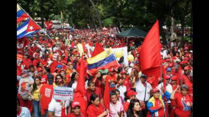 Juventud venezolana apoya a Chávez