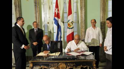 Firma de convenios Cuba Perú