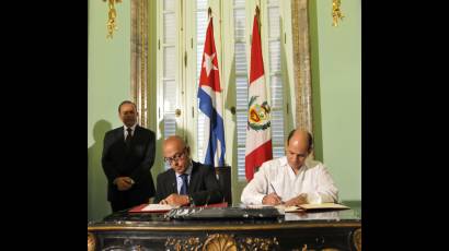 Cuba y Perú firman acuerdos de cooperación
