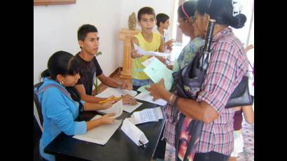 Jóvenes en la mesa