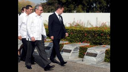 Raúl Castro Ruz y Dimitri A. Medvedev 
