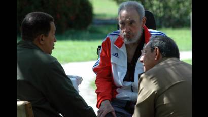 Hugo Chávez, Fidel Castro y Raúl Castro