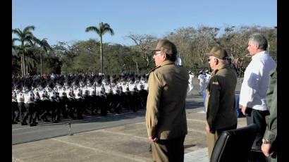 Acto político y ceremonia militar