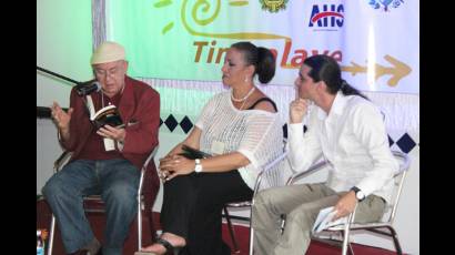 Miguel Barnet, María Elena Mora y Lázaro Castillo