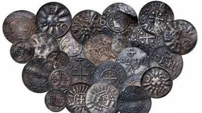 Monedas del rey escandinavo Harald Bluetooth