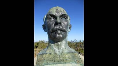 Busto de José Martí en el Pico Turquino