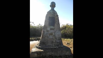 Busto de José Martí en el Pico Turquino