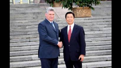 Miguel Díaz-Canel y el vicepresidente Li Yuanchao