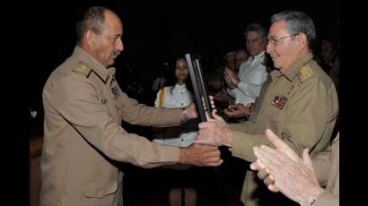 Confieren a Fidel título de Doctor Honoris Causa en Ciencias Militares 