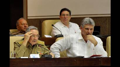 Raúl Castro y Miguel Díaz-Canel 