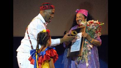 Totó la Momposina recibió el Premio Internacional del Caribe