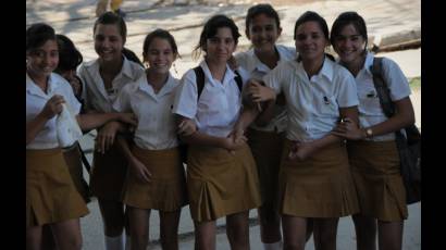 Adolescentes cubanos