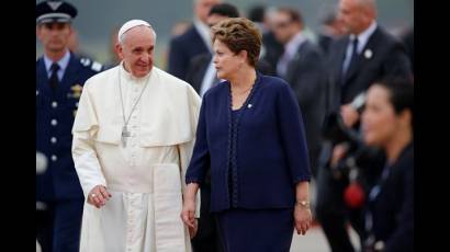 Papa Francisco recibido por Dilma Rousseff