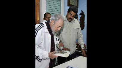 Histórico encuentro entre Fidel y Maduro