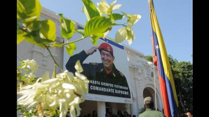 Puertas abiertas en la embajada de Venezuela en Cuba por cumpleaños 59 de Chávez