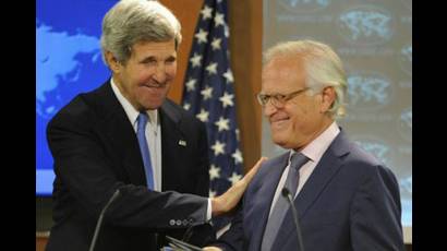 John Kerry y Martin Indyk