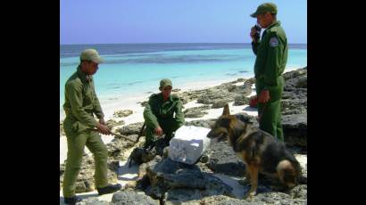 Tropas guardafronteras vigilan las costas cubanas
