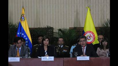 Los cancilleres María Ángela Holguín y  Elías Jaua