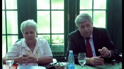 La contralora general Gladys Bejerano y el Señor Dimitri Vlasis