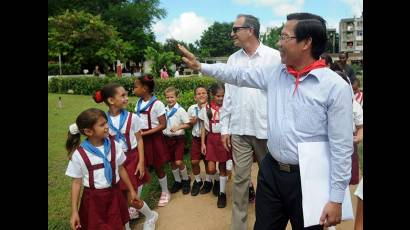 Delegación vietnamita en Cuba