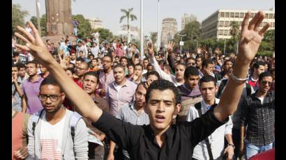 Protesta contra el ejército en universidades egipcias