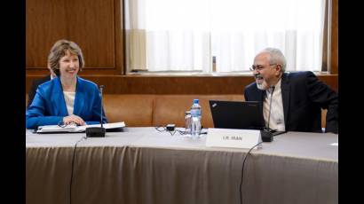 Catherine Ashton junto a el Canciller iraní Mohammad Javad Zarif
